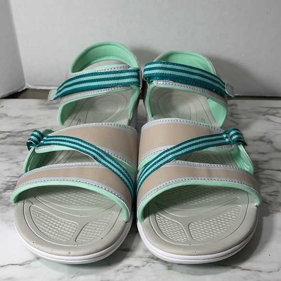t strap flip flops